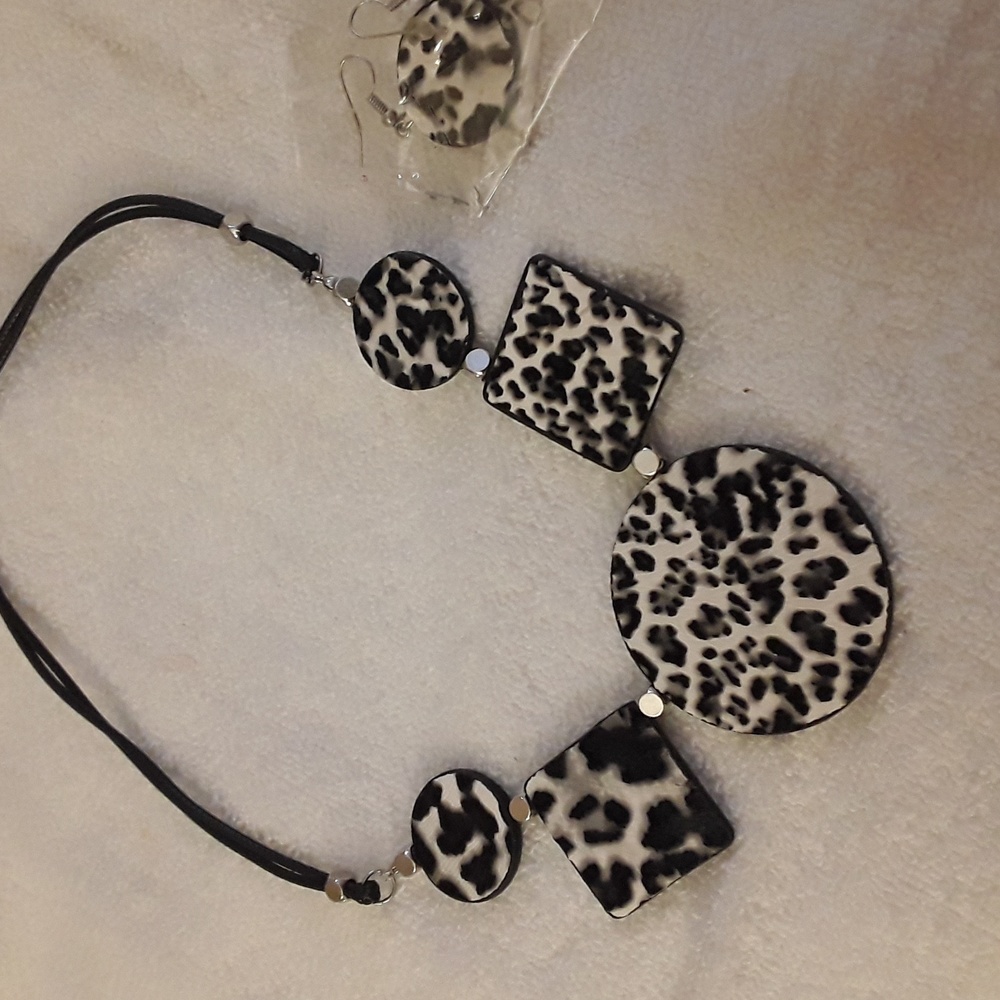 Black & Silver Animal Print Necklace Set